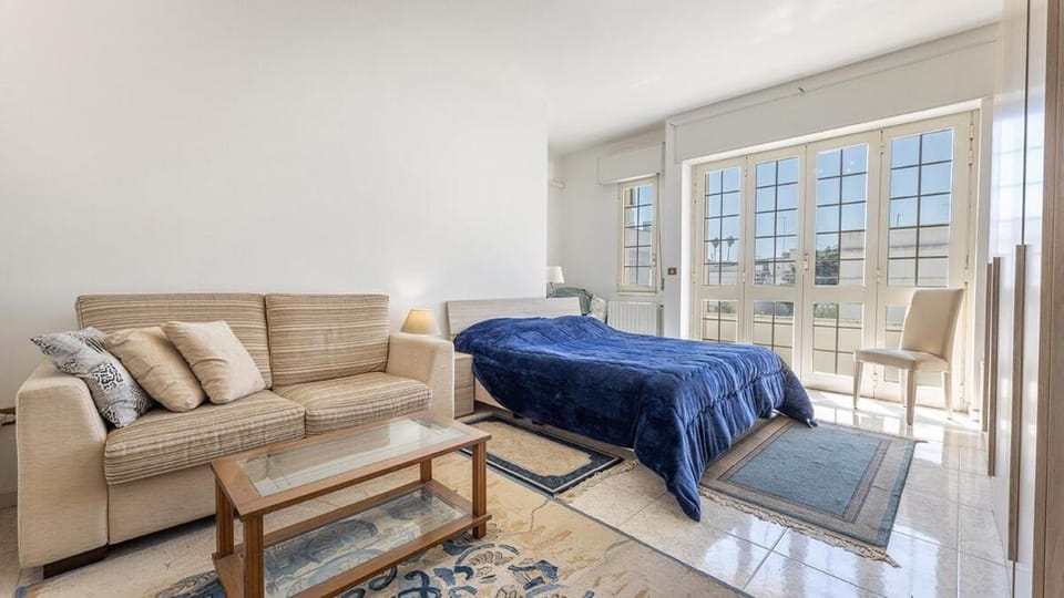 Bed, Living room, Photo of the whole room