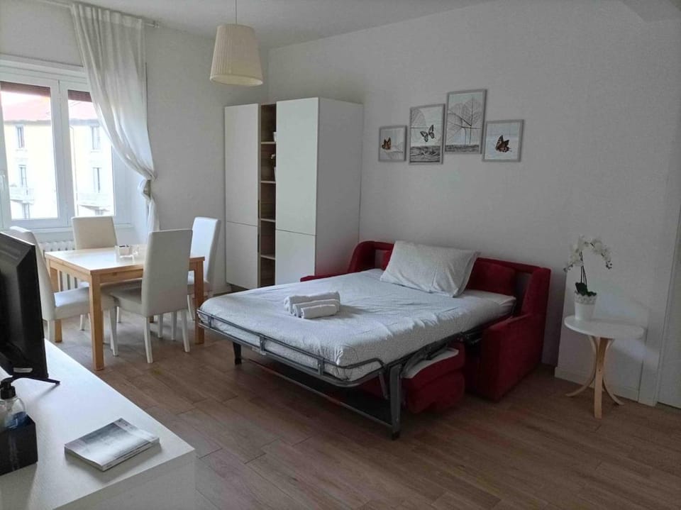 Apartament 76 mt2 Milano fiera city self check-in Apartment in Milan
