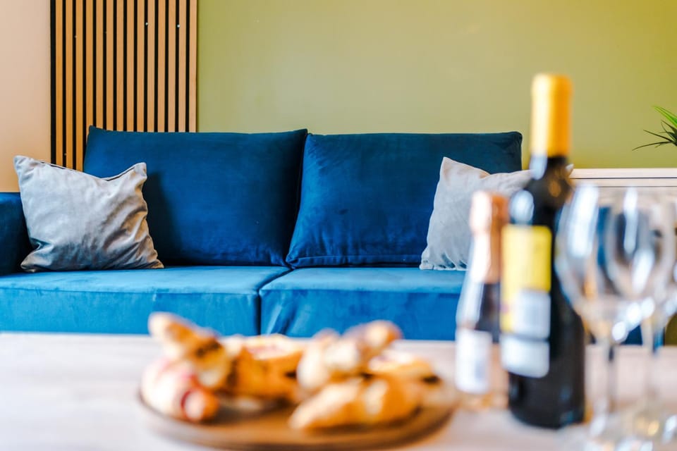 Living room, Food and drinks, Seating area, Food, Drinks, Alcoholic drinks