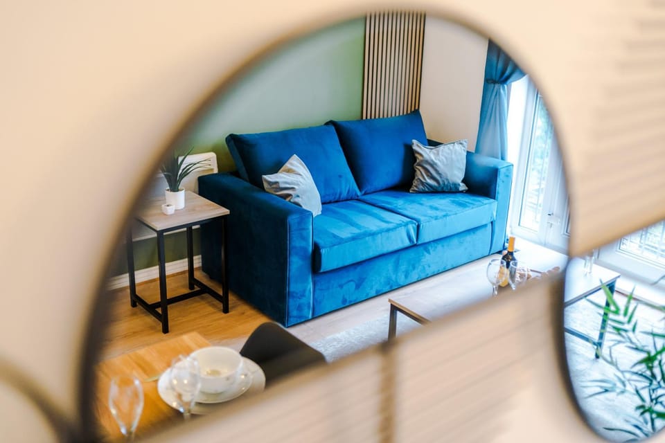 Bed, Living room, Photo of the whole room, Seating area, Bedroom