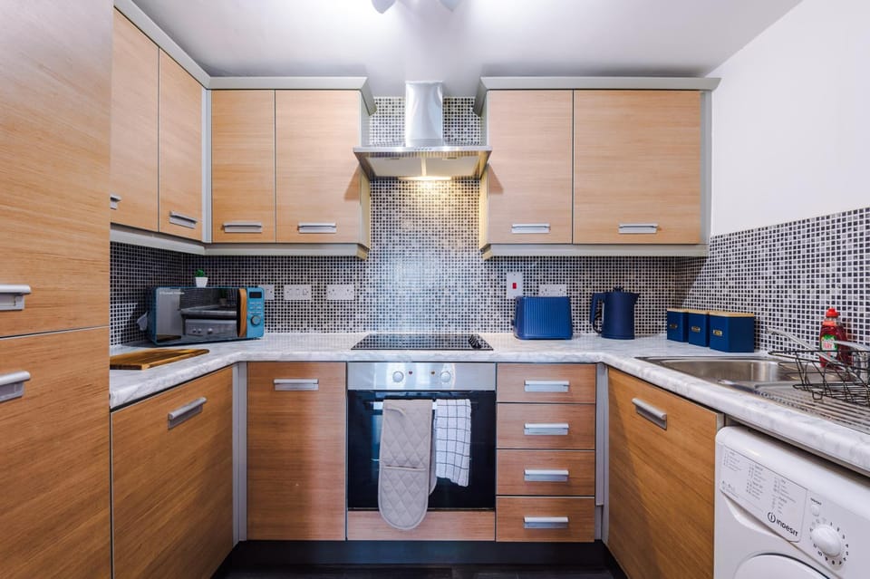 Kitchen or kitchenette, oven, pet friendly, stove, toaster