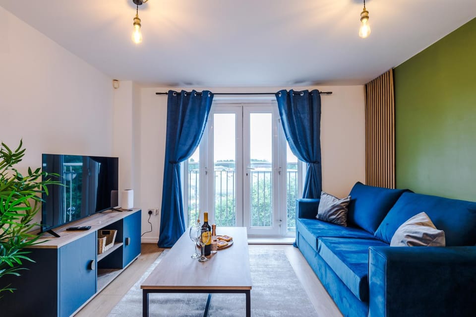 Communal lounge/ TV room, TV and multimedia, Living room, Seating area, Evening entertainment