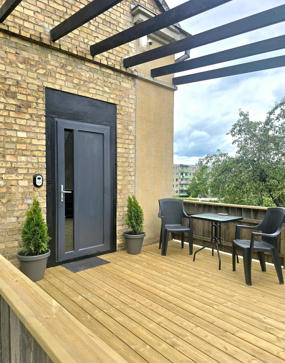 Facade/entrance, Balcony/Terrace