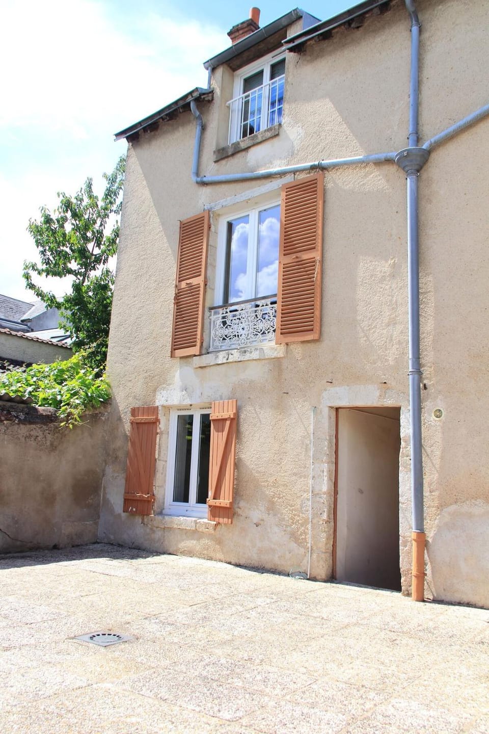 Property building, Day
