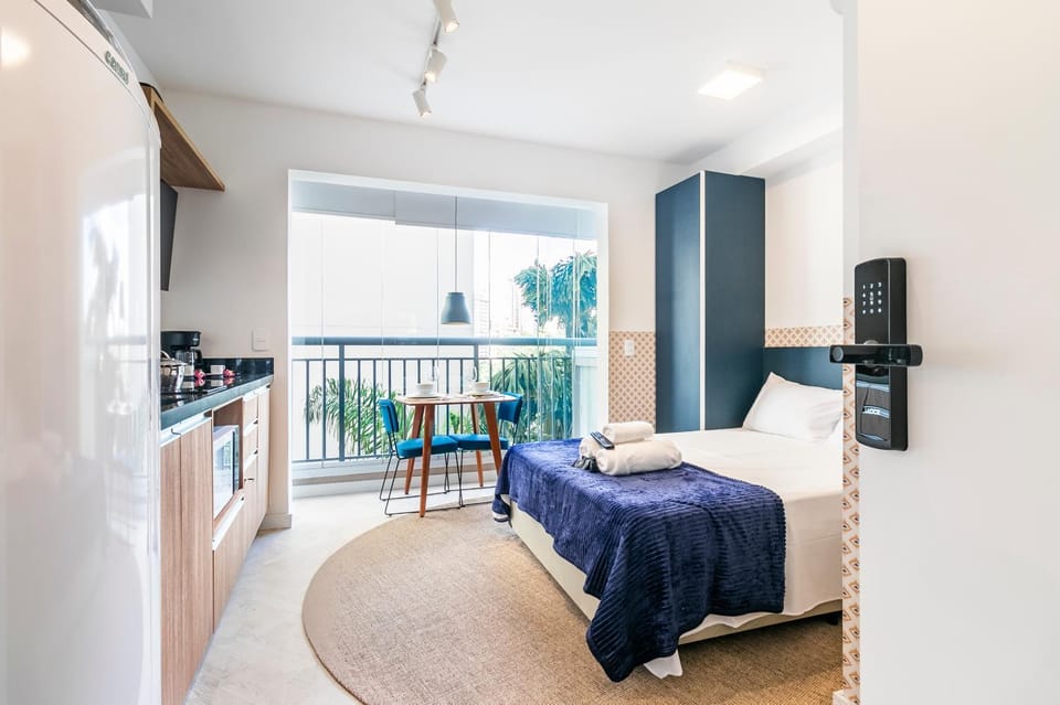 Bed, TV and multimedia, View (from property/room), Photo of the whole room, Bedroom