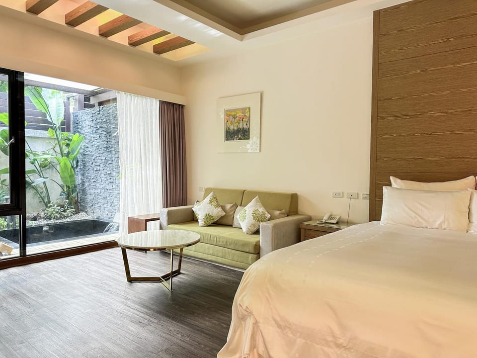 Living room, Bedroom