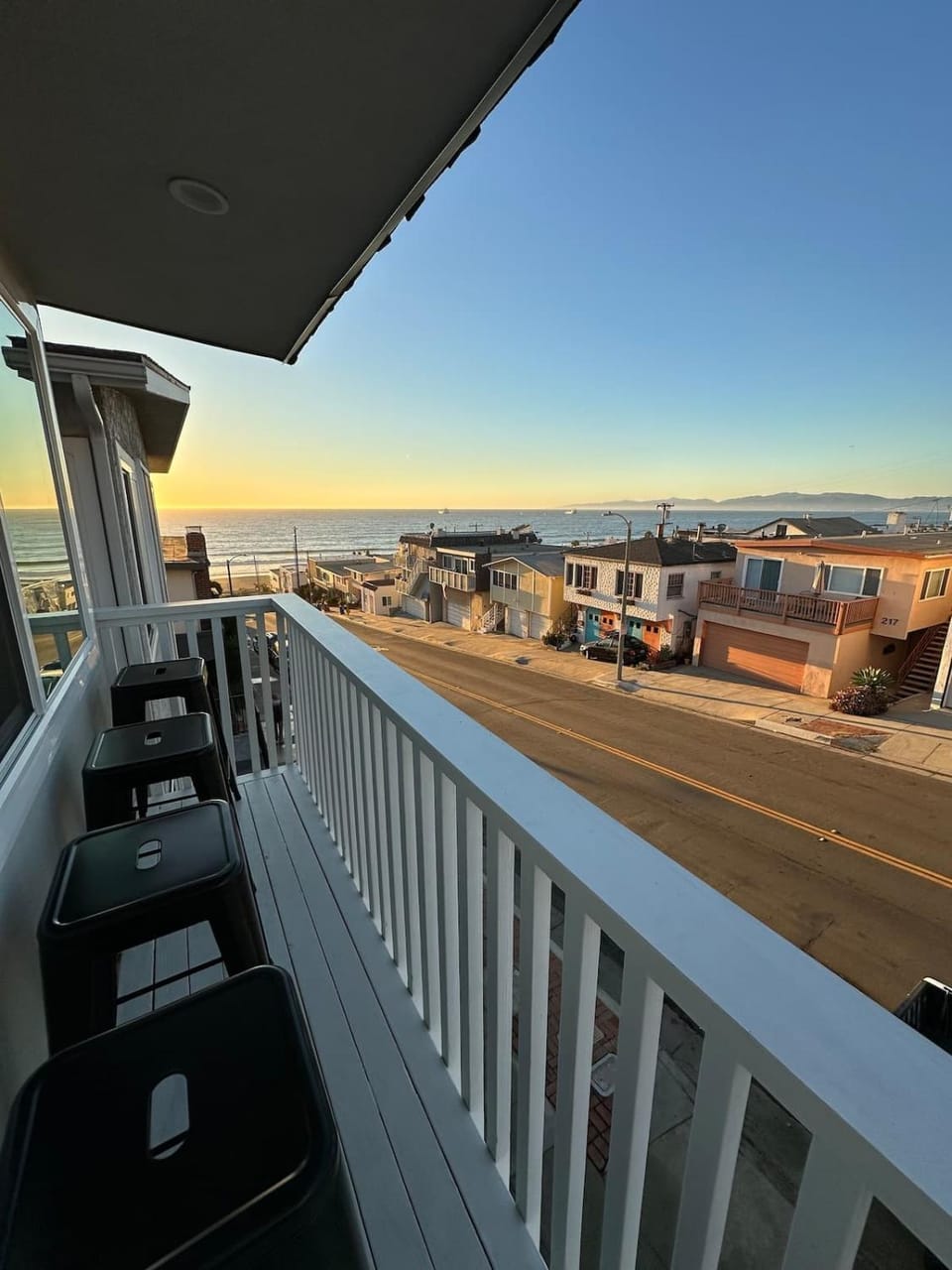 Manhattan Beach Modern Panoramic Sea View Apartment in Manhattan Beach