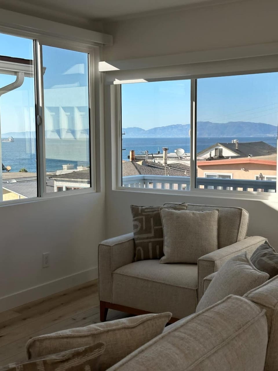 Manhattan Beach Modern Panoramic Sea View Apartment in Manhattan Beach