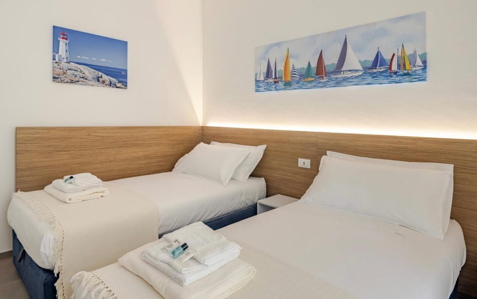 Bed, Photo of the whole room, Bedroom, furniture, towels