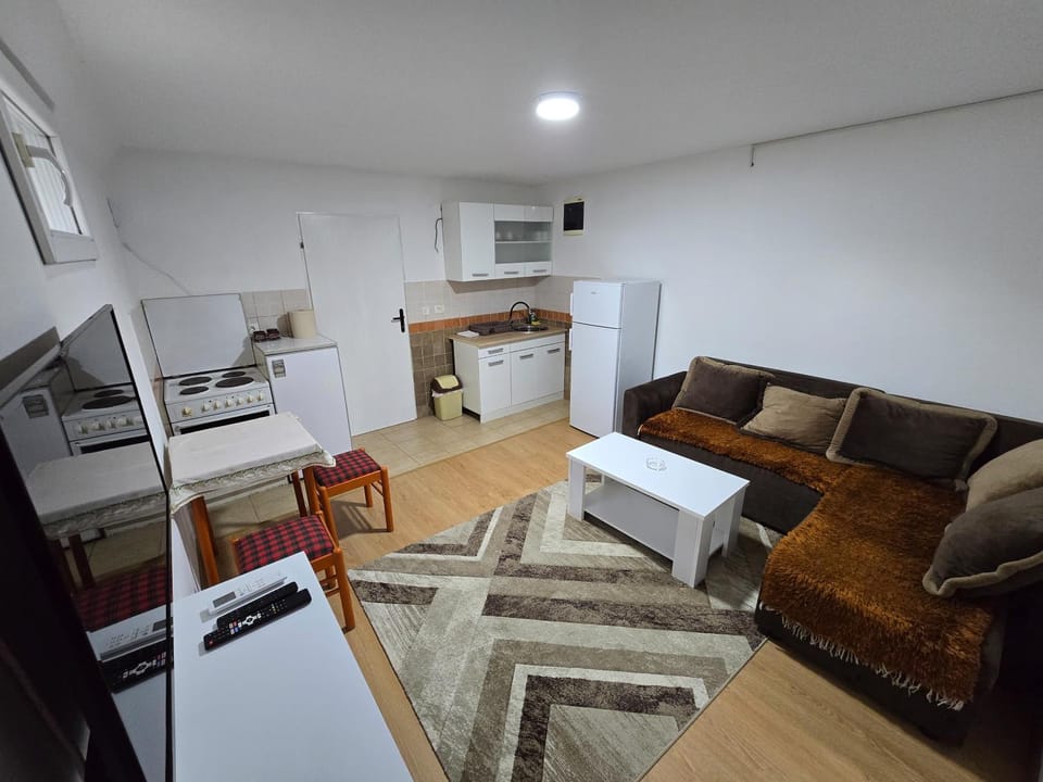 Kitchen or kitchenette, Living room