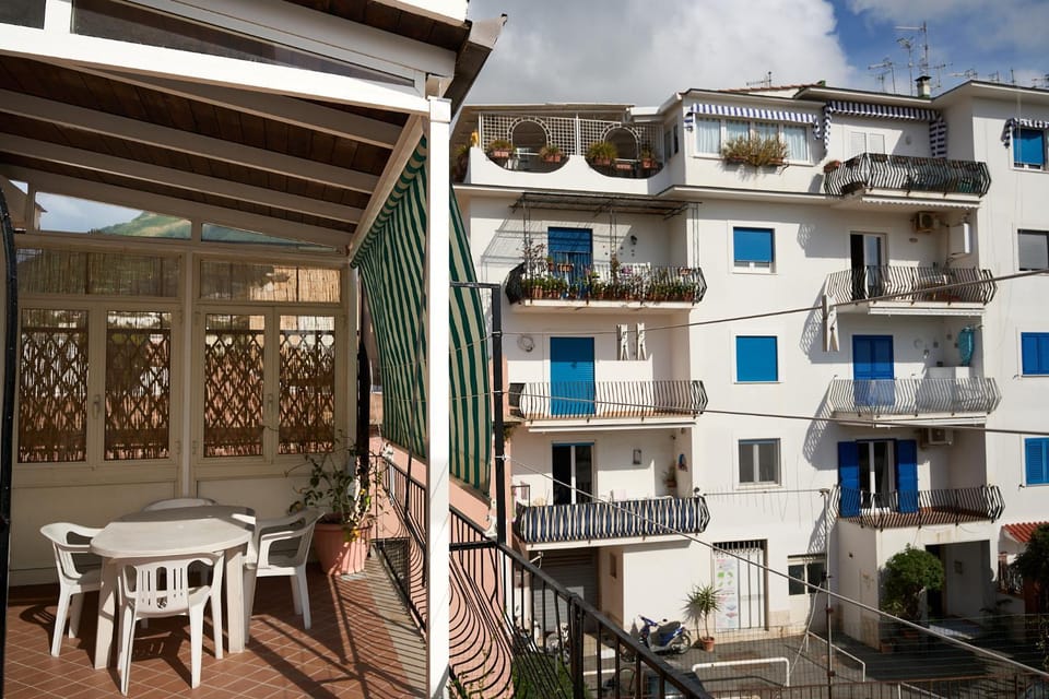 Balcony/Terrace, Balcony/Terrace, Breakfast, Lunch