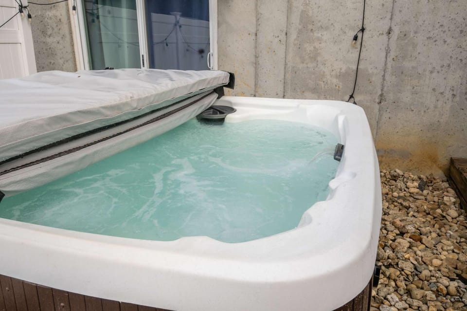 Ark & Creation Retreat - For 12 House in Ohio