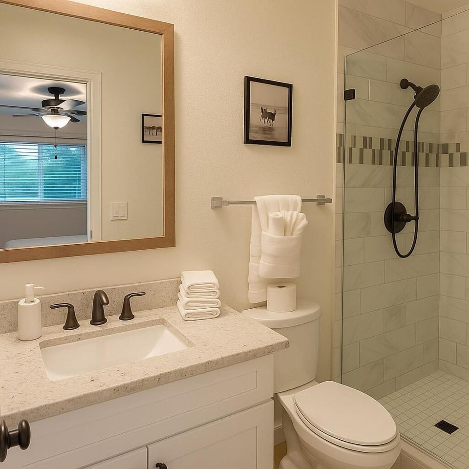 Luxury 4BR Walk to Fashion Sq Apartment in Scottsdale