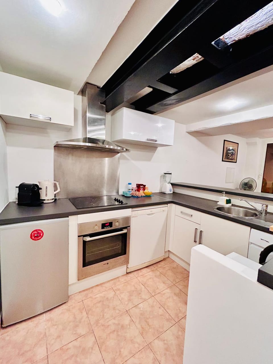 Kitchen or kitchenette, dishwasher, oven