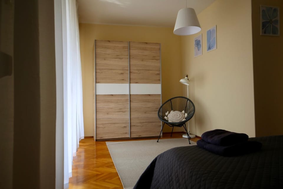 Bedroom, wardrobe