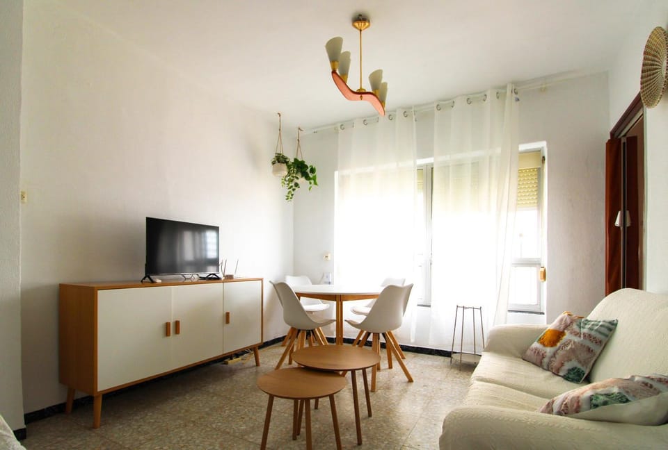 TV and multimedia, Living room, Seating area, Dining area