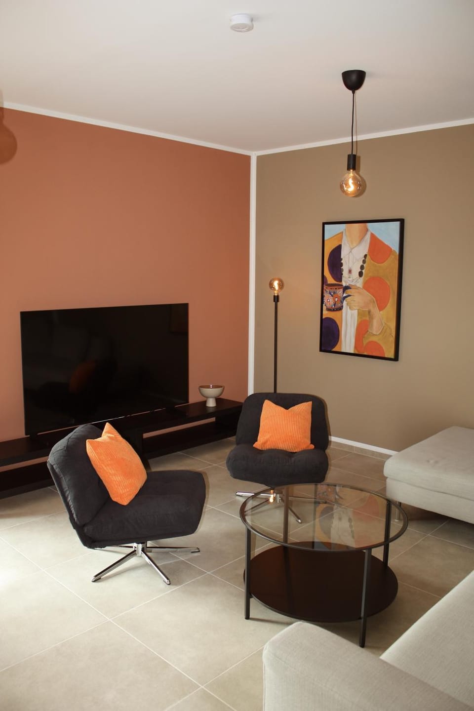 Communal lounge/ TV room, TV and multimedia, Living room, Seating area, Evening entertainment