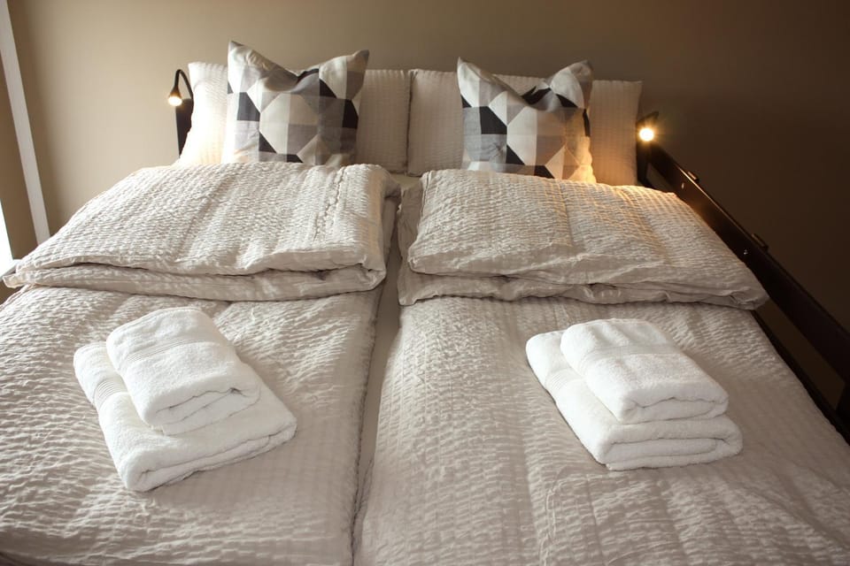 Bed, Photo of the whole room, Bedroom, towels