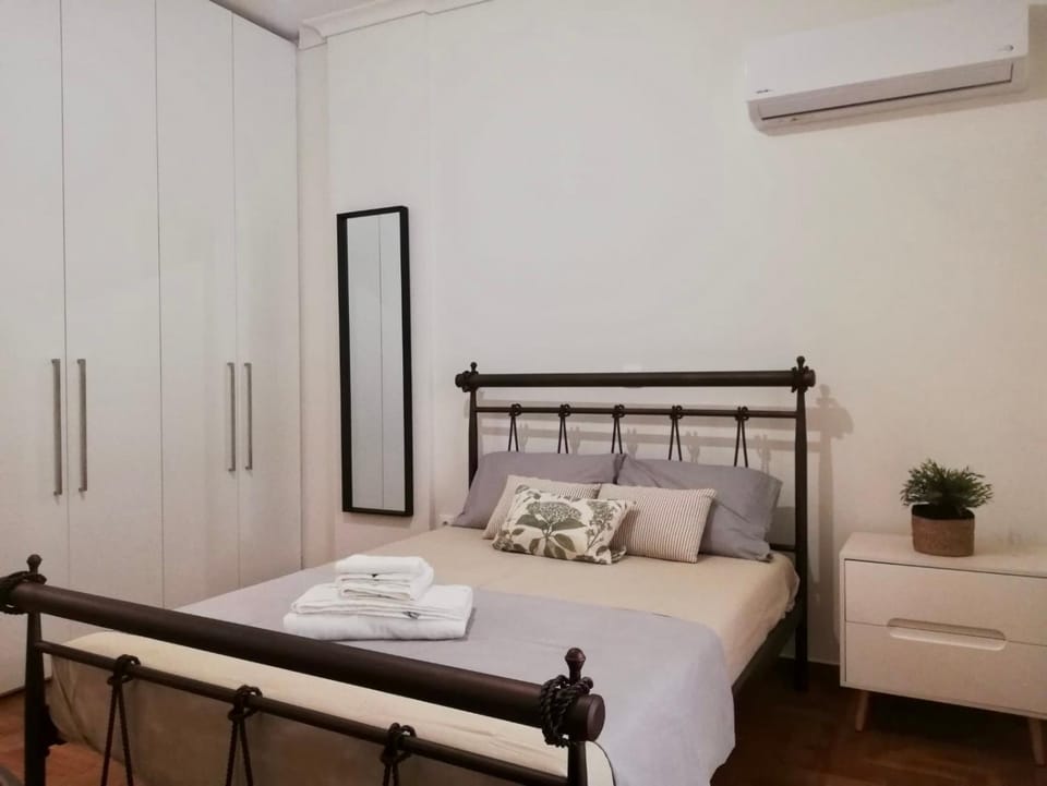 Bed, Photo of the whole room, Bedroom, towels, wardrobe, air conditioner