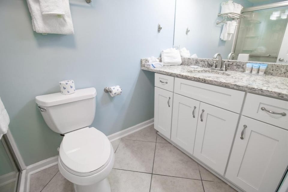 Bright and Beautiful Dunes Room 2nd Floor Apartment in South Carolina