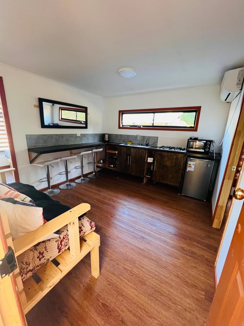 Kitchen or kitchenette, minibar, oven, air conditioner