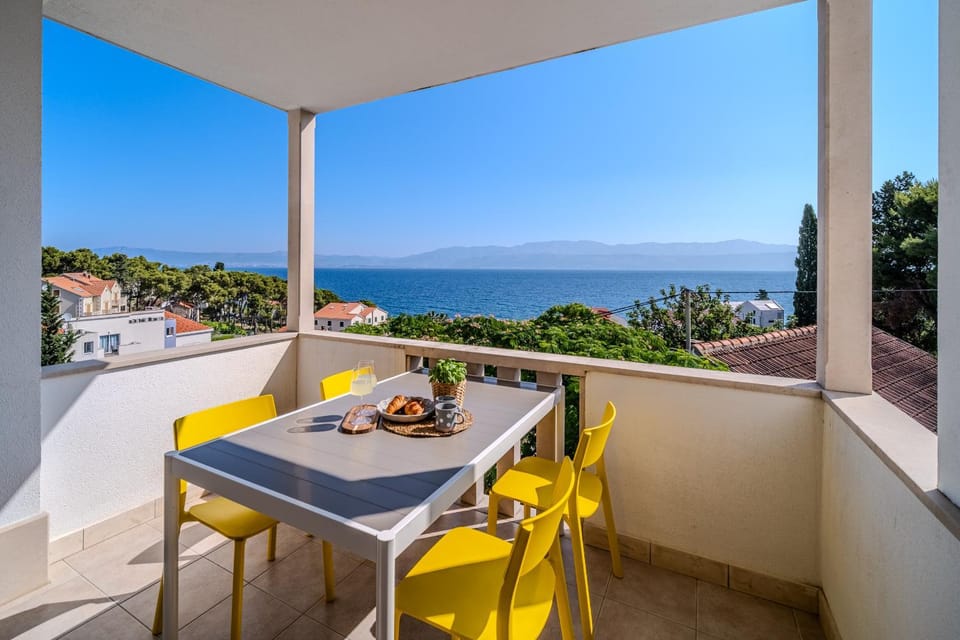 Apartments Zava with breathtaking sea view Apartment in Split-Dalmatia County