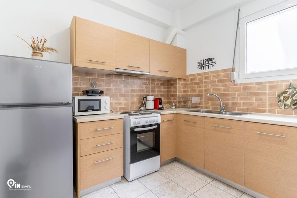 Coffee/tea facilities, Kitchen or kitchenette, oven, stove