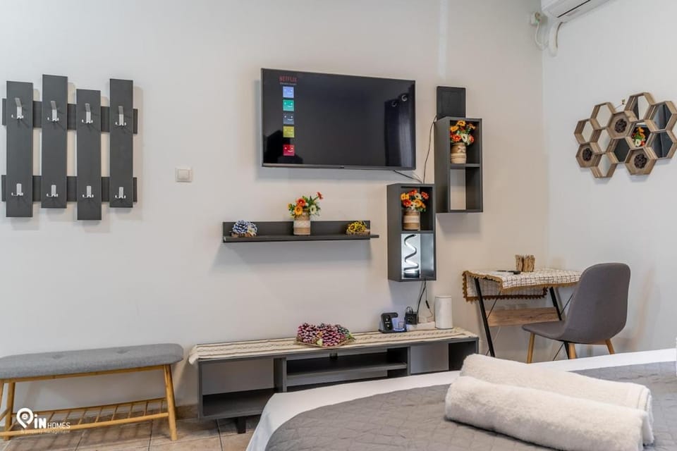 TV and multimedia, Photo of the whole room, Seating area, air conditioner