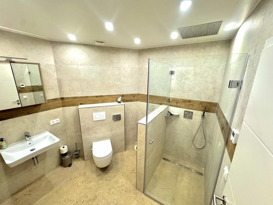 Shower, Toilet, bidet