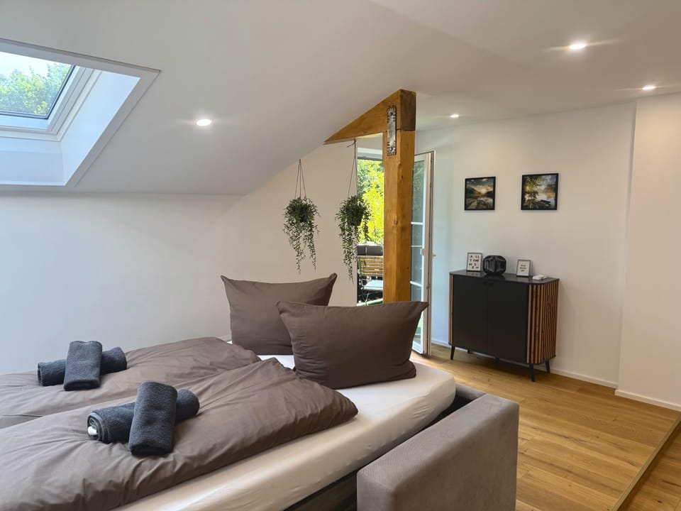 Bed, Living room