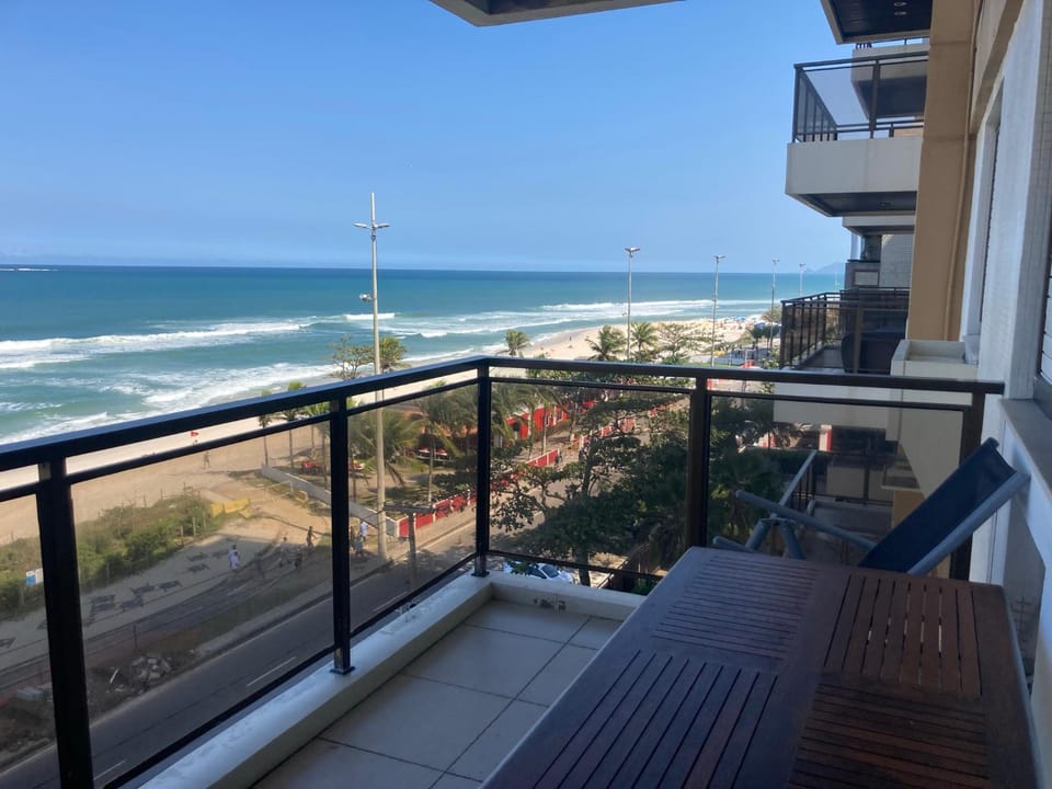 Oceanfront 2 Bed Rooms - Balcony with Full Sea View - Praia do Pepê Apartment hotel in Rio de Janeiro