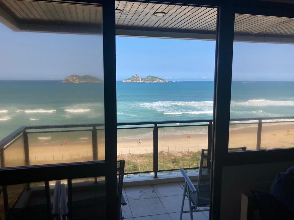 Oceanfront 2 Bed Rooms - Balcony with Full Sea View - Praia do Pepê Apartment hotel in Rio de Janeiro