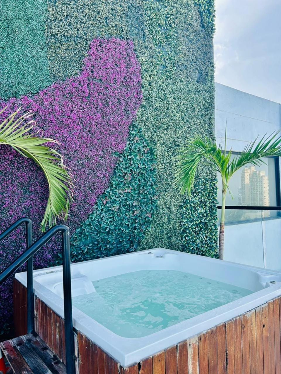 Day, Natural landscape, Hot Tub, Swimming pool