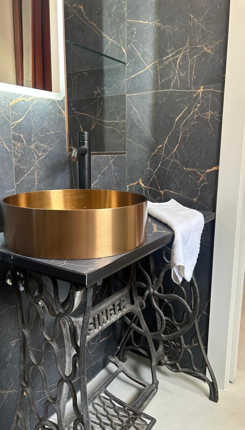 Bathroom, Decorative detail