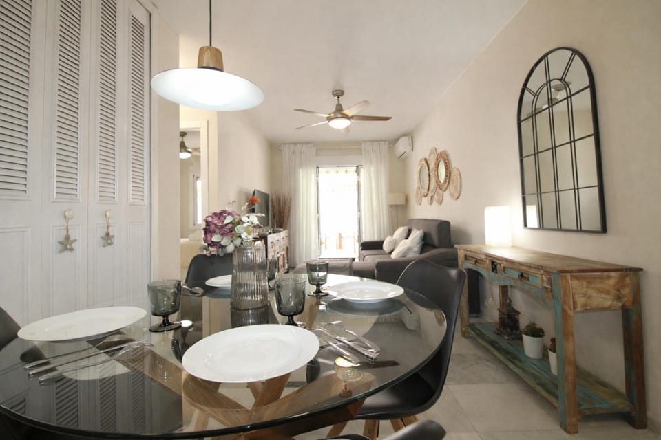 Living room, Dining area