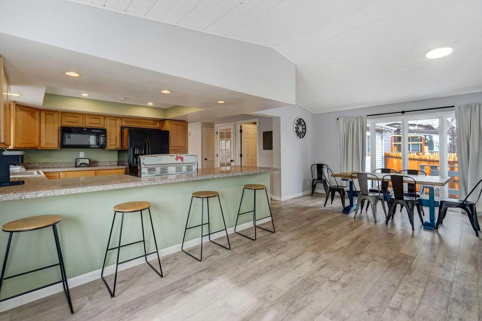 Parkside Estate House & Cottage w 2 Hot Tubs House in Monument