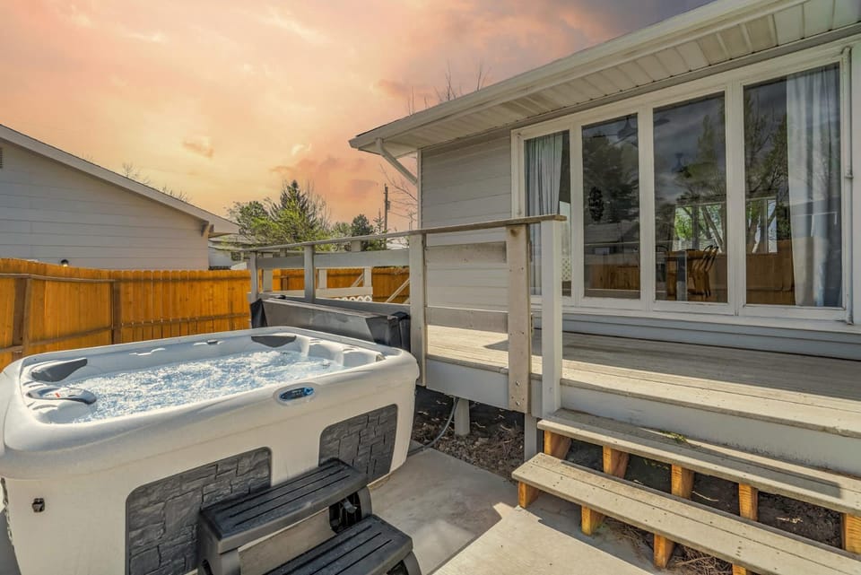 Parkside Estate House & Cottage w 2 Hot Tubs House in Monument