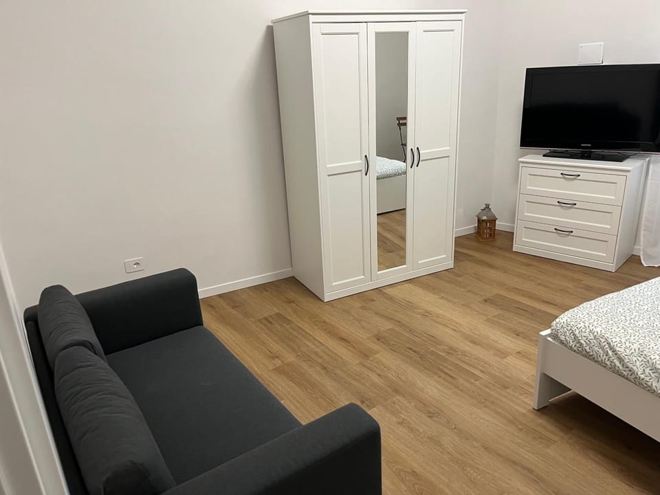 Bedroom, wardrobe