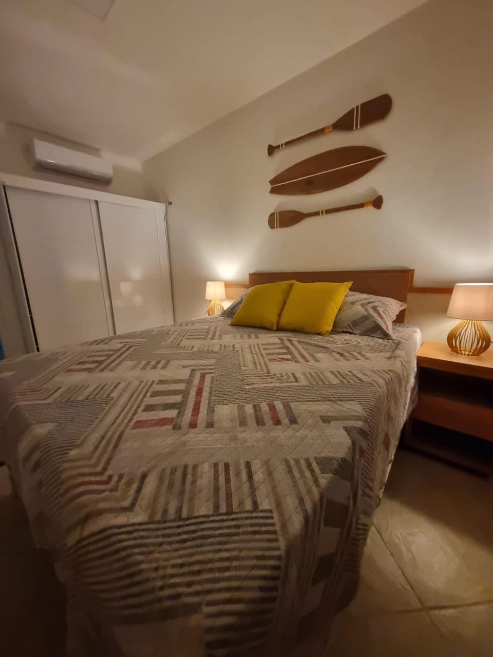 Bed, Photo of the whole room, air conditioner