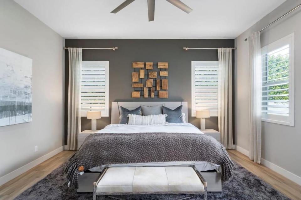 Elegant Phoenix Getaway w Pool and Spa Heating House in Phoenix