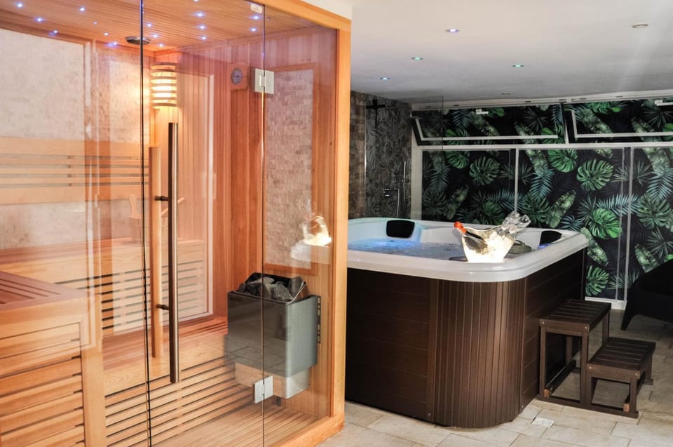 Hot Tub, Sauna, Spa and wellness centre/facilities
