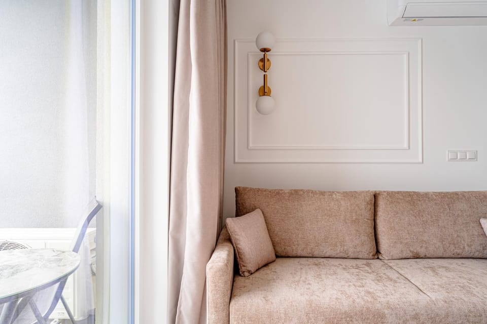 Bed, Living room, Seating area