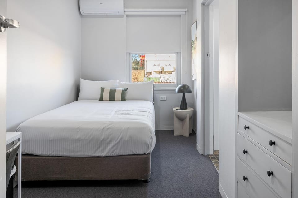 Bed, Photo of the whole room, Bedroom, wardrobe, air conditioner