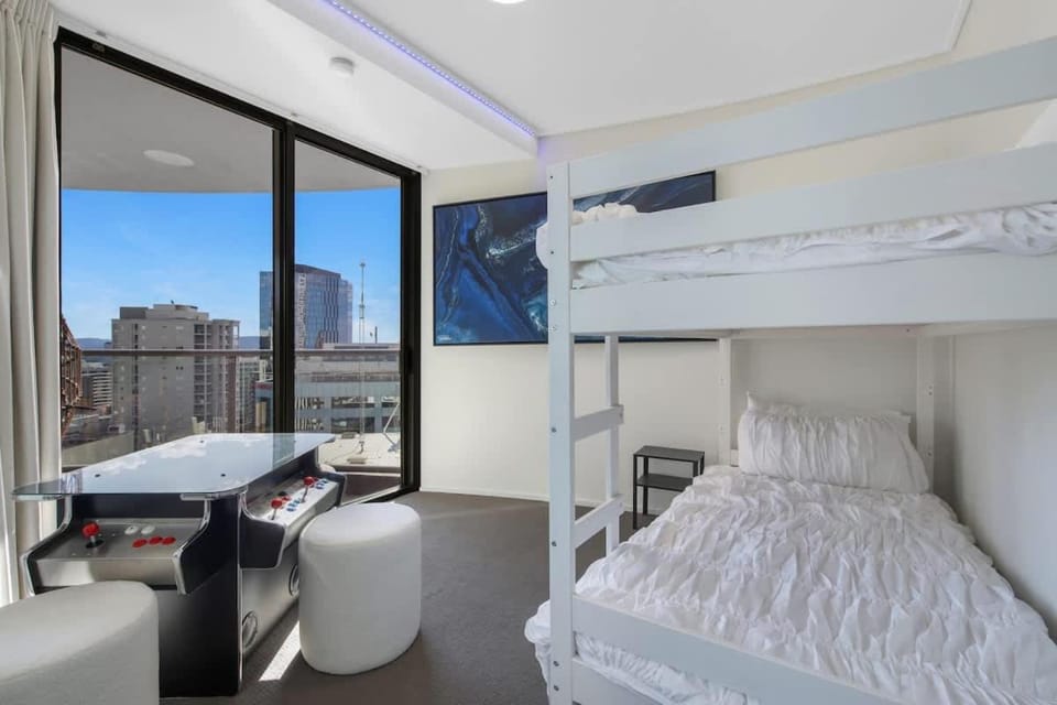 Bed, TV and multimedia, Balcony/Terrace, Photo of the whole room, Bedroom, bunk bed
