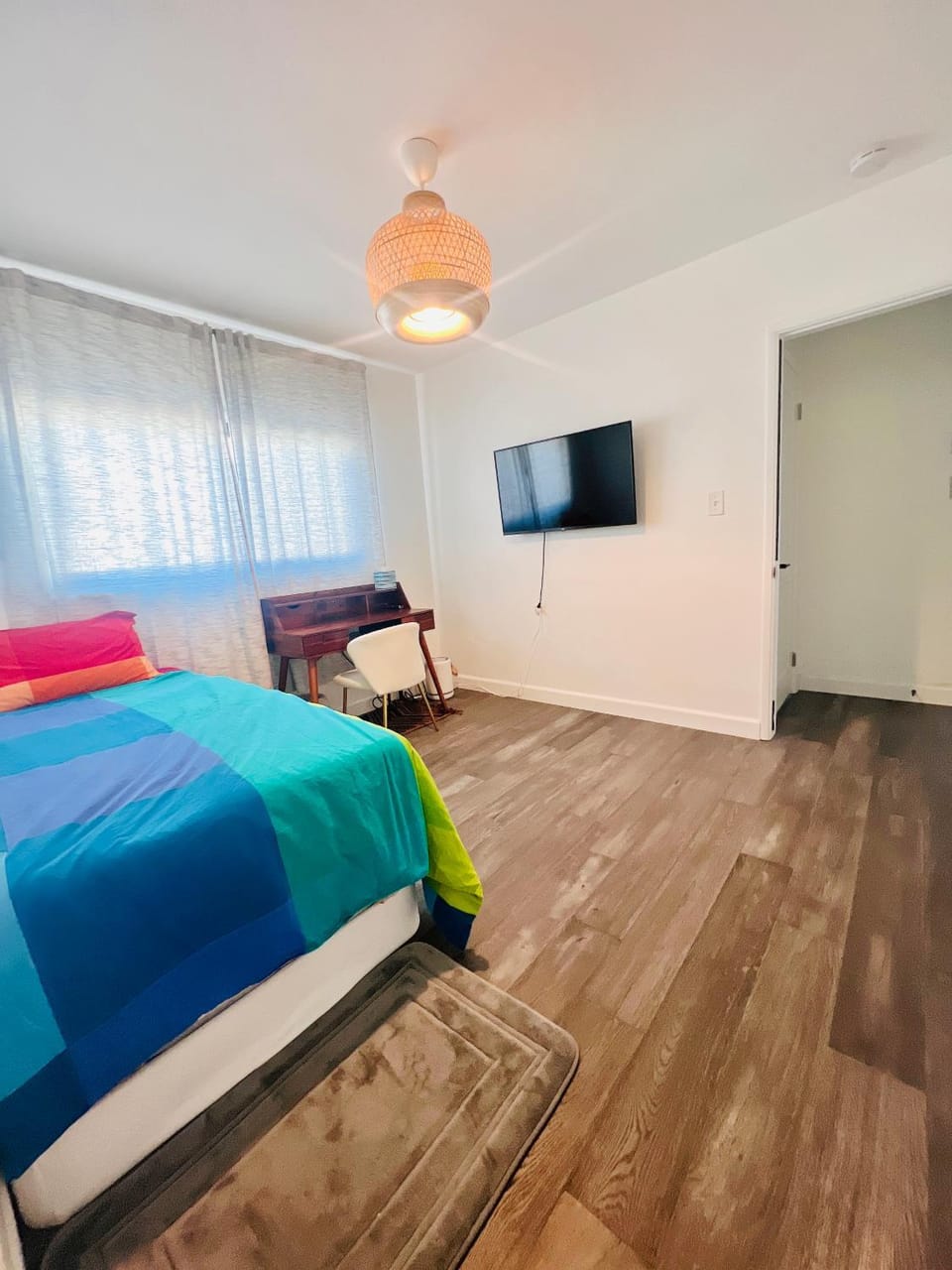 Bed, TV and multimedia, Photo of the whole room, Evening entertainment, Bedroom
