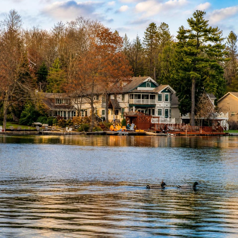 Lakeview Hot Tub Retreat in Lake Harmony House in Hickory Run State Park