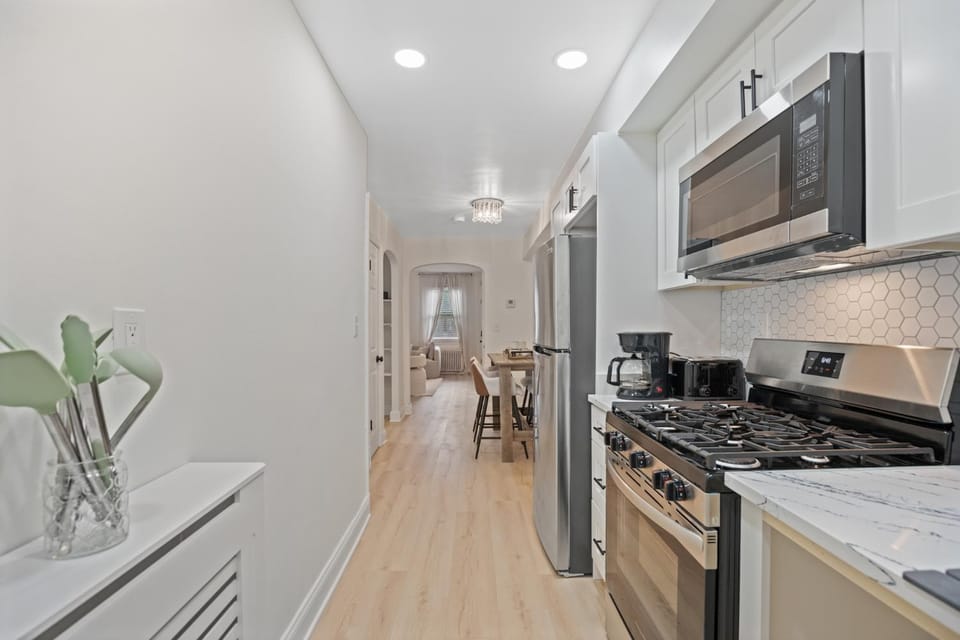 Kitchen or kitchenette, Dining area, oven, toaster