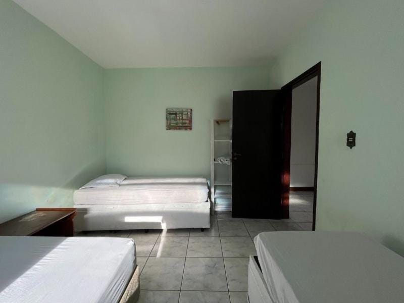 Casa de praia em Condomínio, Ar e Piscina c/ Hidro House in Bertioga