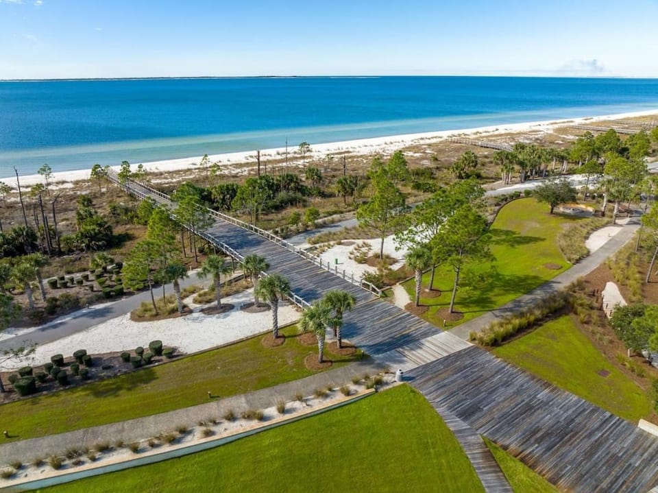 Le Bleu Bebe Sleeps 15 Golf Cart Pools Beach Gear Game Room Included House in Florida