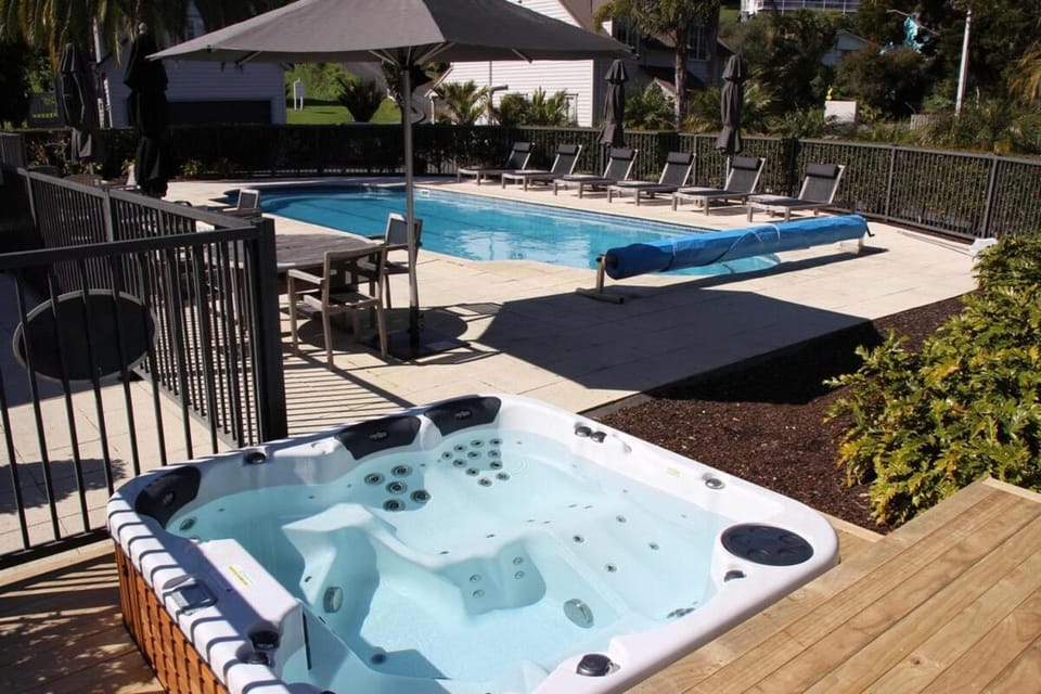 Blue Penguin - Russell Cottages Collection 2-4 Bedroom House in Northland